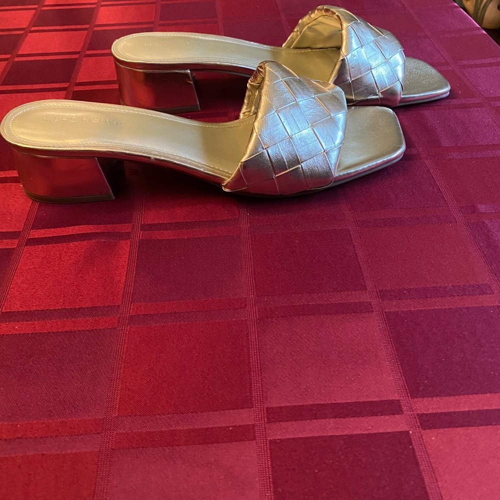 BNWT Marc Fisher slides 10m